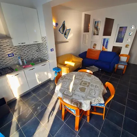Lejlighed Casa Con Posto Auto Pizzo (Calabria)