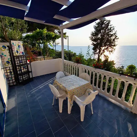 Casa Con Posto Auto Lejlighed